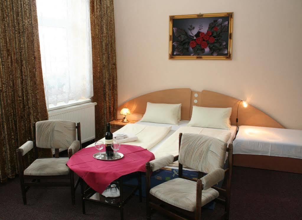 Hotel Bayer Plzen Luaran gambar